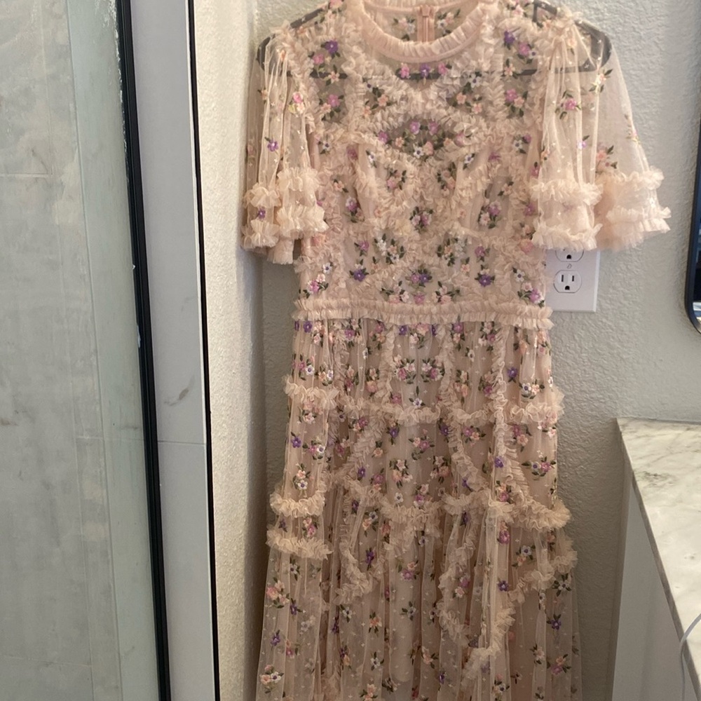 Gorgeous detailed thread and needle thread dress